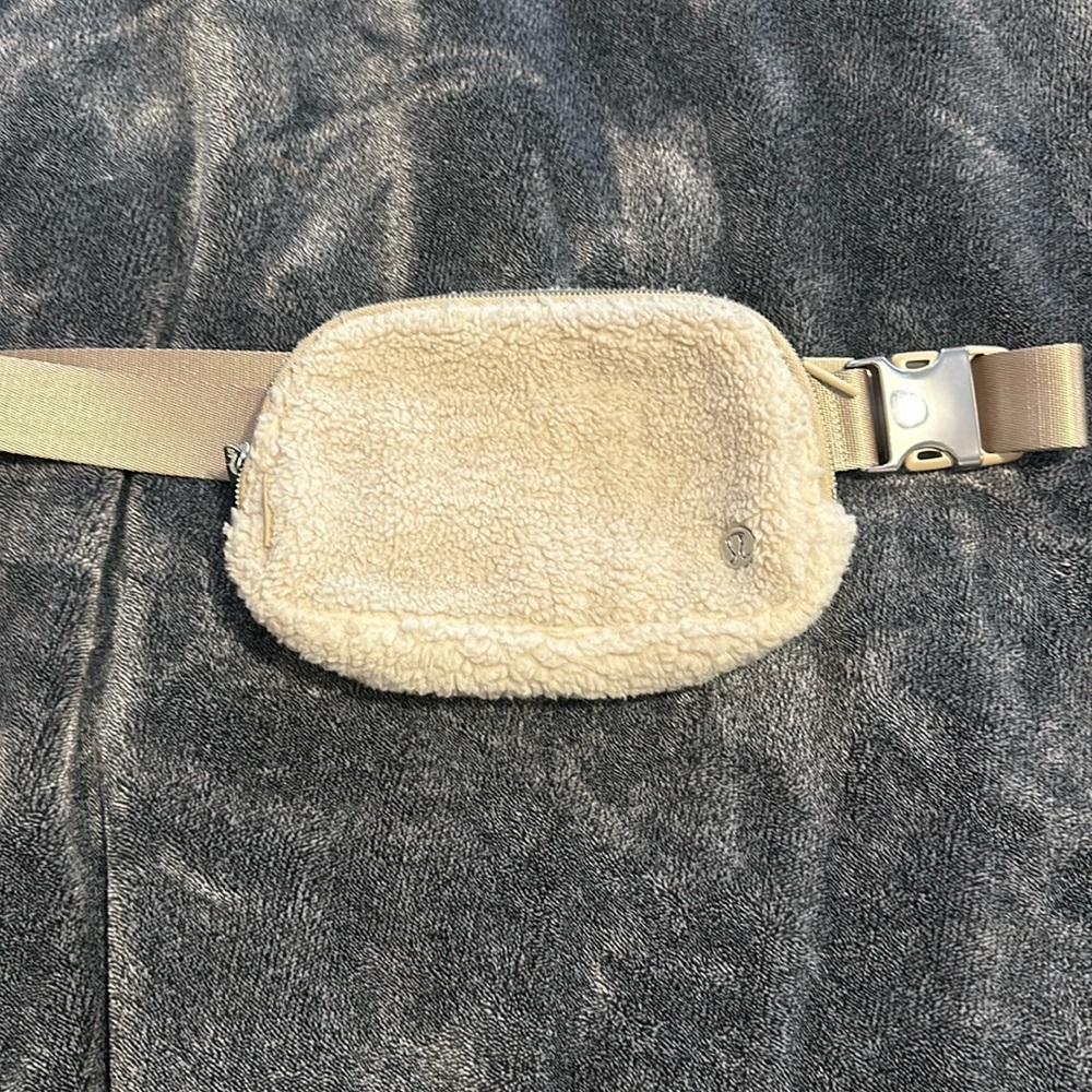 Lulu lemon white fur belt bag NWOT
